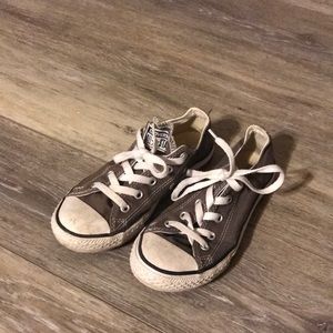 Dark gray Converse. Very GUC!